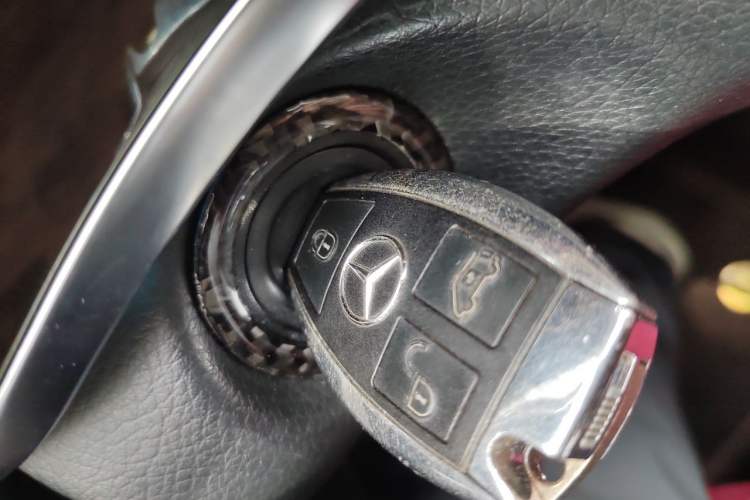 Used Mercedes-Benz V-Class 2017 V 260 L Prestige Extended Edition Vehicle Key