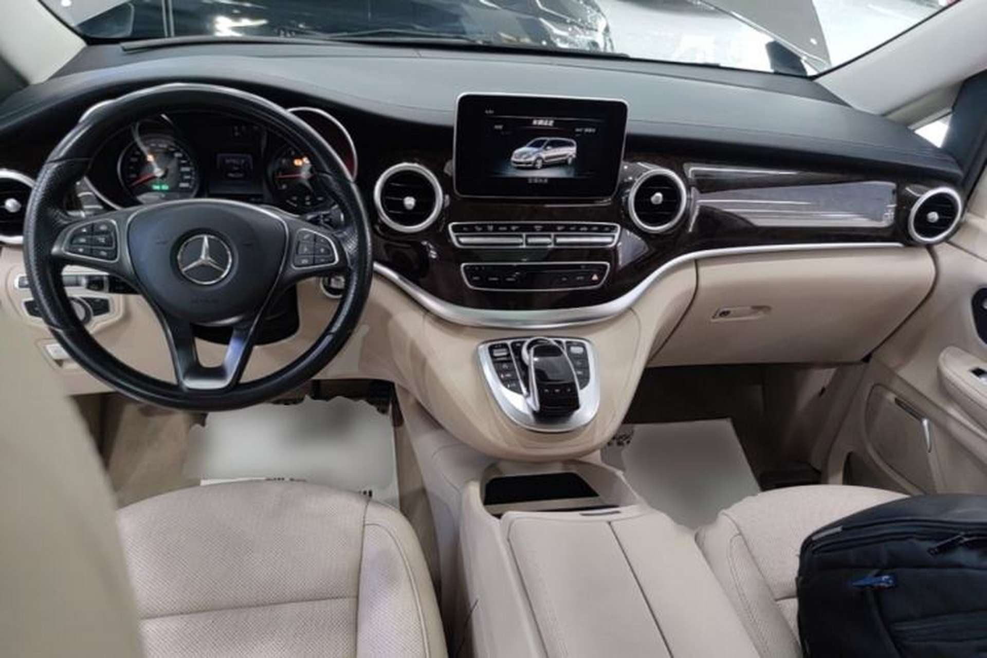 Used Mercedes-Benz V-Class 2017 V 260 L Prestige Extended Edition Center Console