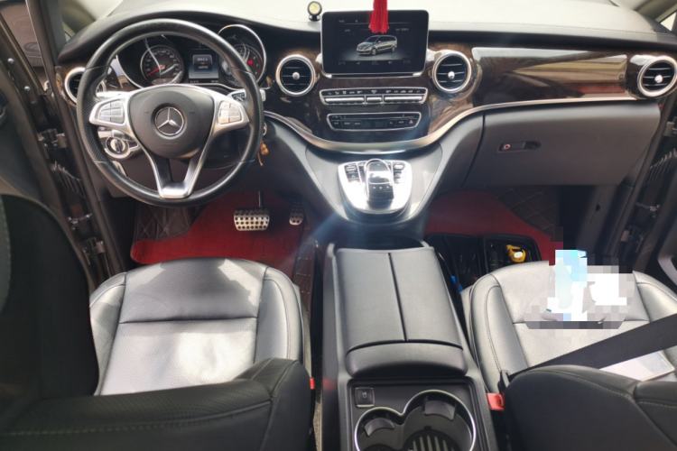 Used Mercedes-Benz V-Class 2017 V 260 L Prestige Extended Edition Center Console