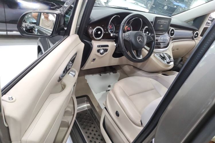 Used Mercedes-Benz V-Class 2017 V 260 L Prestige Extended Edition Driver Seat