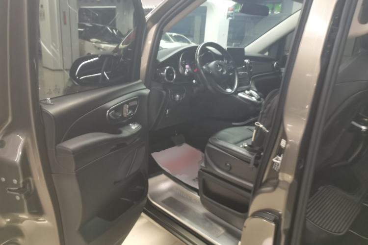 Used Mercedes-Benz V-Class 2017 V 260 Avantgarde Edition Driver Seat