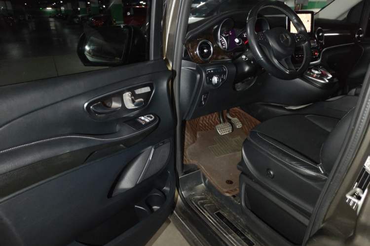 Used Mercedes-Benz V-Class 2017 V 260 L Prestige Extended Edition Driver Seat