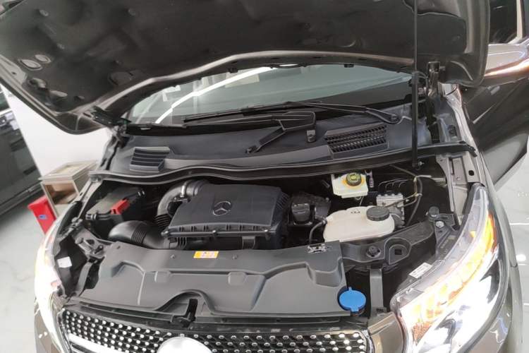 Used Mercedes-Benz V-Class 2017 V 260 L Prestige Extended Edition Engine Bay