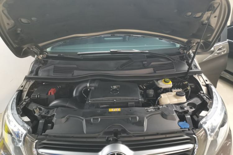 Used Mercedes-Benz V-Class 2017 V 260 Avantgarde Edition Engine Bay