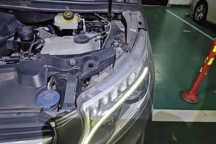 Used Mercedes-Benz V-Class 2017 V 260 Prestige Edition Engine Bay Left