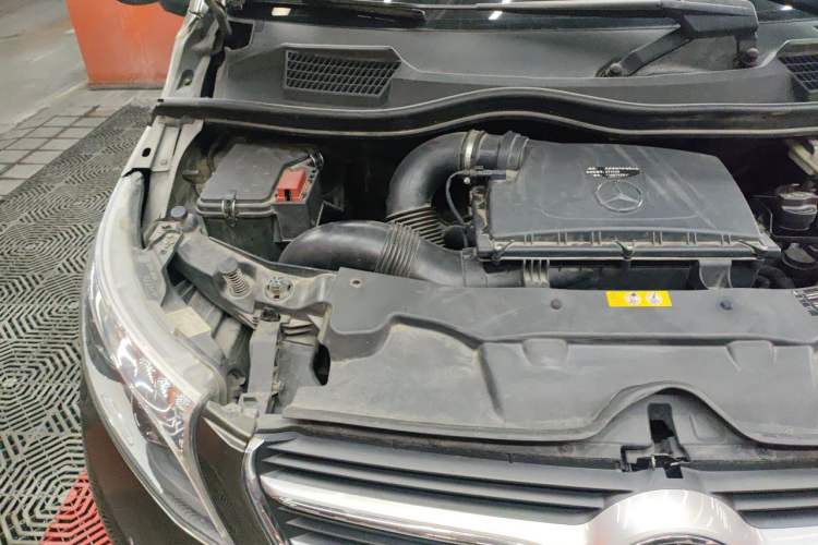 Used Mercedes-Benz V-Class 2017 V 260 Prestige Edition Engine Bay Right
