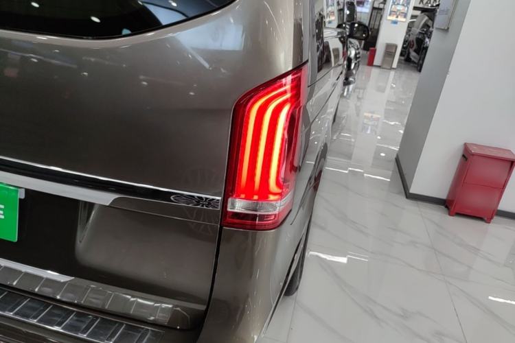 Used Mercedes-Benz V-Class 2017 V 260 L Prestige Extended Edition Exterior 3
