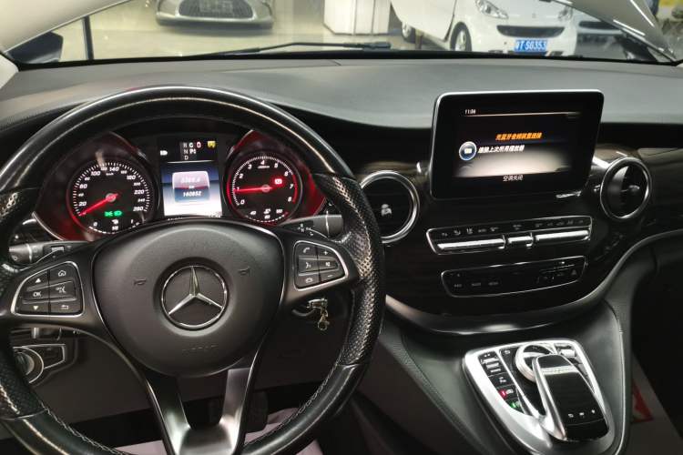 Used Mercedes-Benz V-Class 2017 V 260 Avantgarde Edition Gear Lever