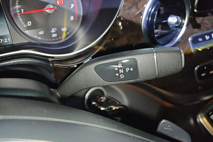 Used Mercedes-Benz V-Class 2017 V 260 Prestige Edition Gear Lever