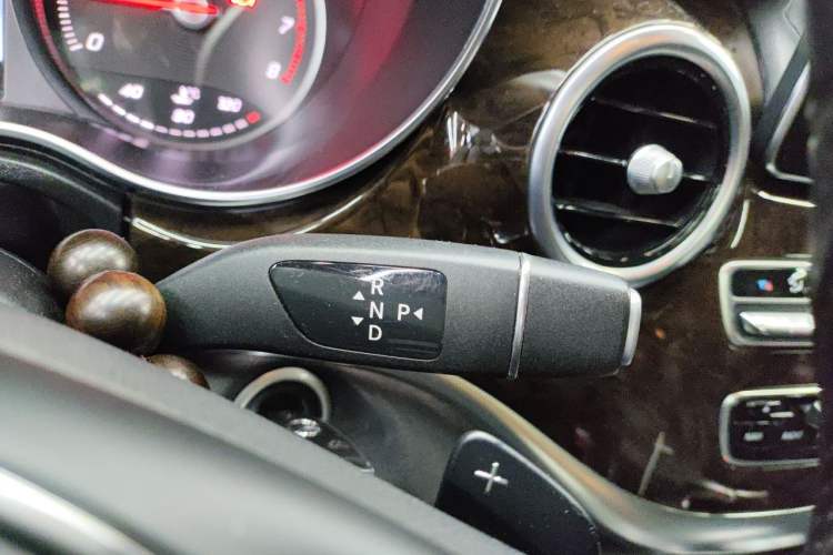 Used Mercedes-Benz V-Class 2017 V 260 Prestige Edition Gear Lever