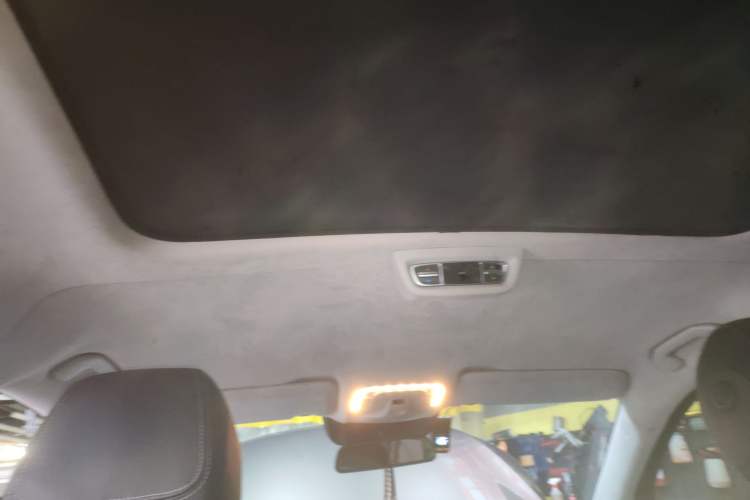 Used Mercedes-Benz V-Class 2017 V 260 L Prestige Extended Edition Headliner