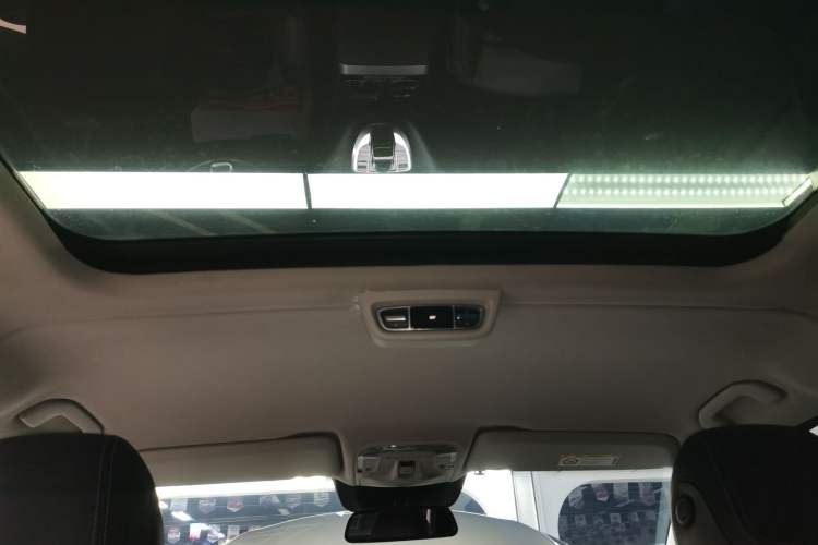 Used Mercedes-Benz V-Class 2017 V 260 Avantgarde Edition Headliner