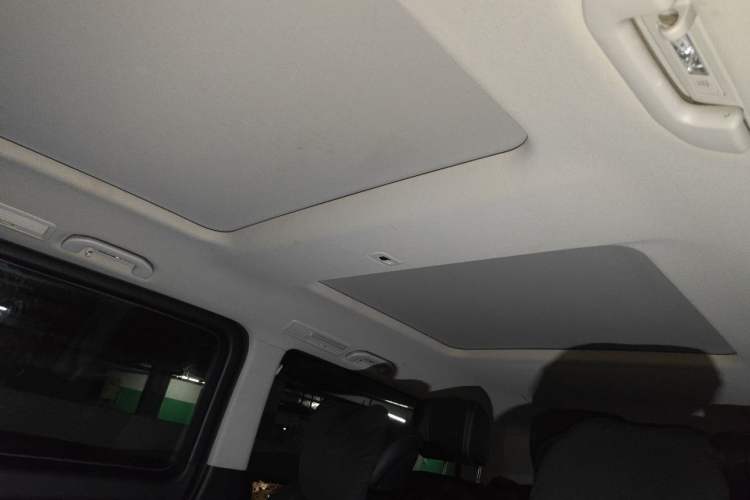 Used Mercedes-Benz V-Class 2017 V 260 L Prestige Extended Edition Headliner
