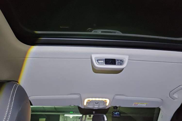 Used Mercedes-Benz V-Class 2017 V 260 Prestige Edition Headliner