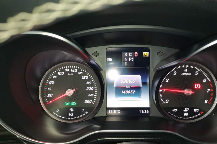 Used Mercedes-Benz V-Class 2017 V 260 Avantgarde Edition Instrument Cluster