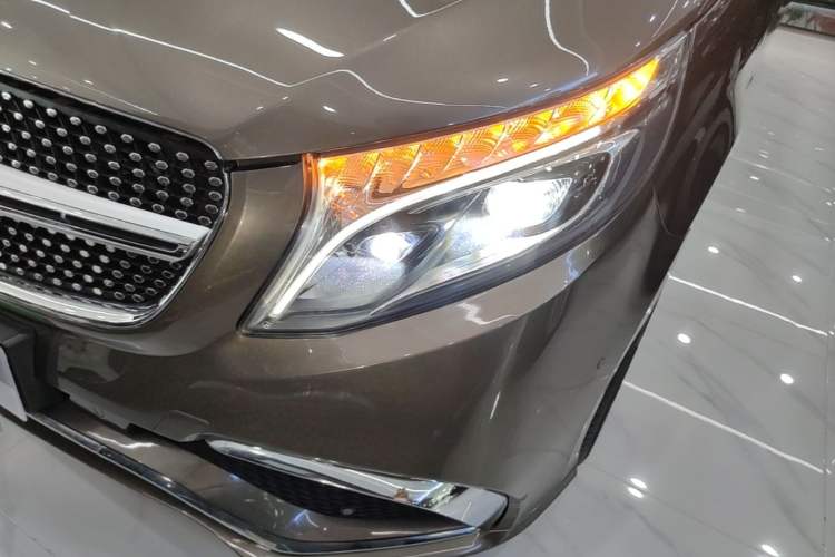 Used Mercedes-Benz V-Class 2017 V 260 L Prestige Extended Edition Left Front Headlight