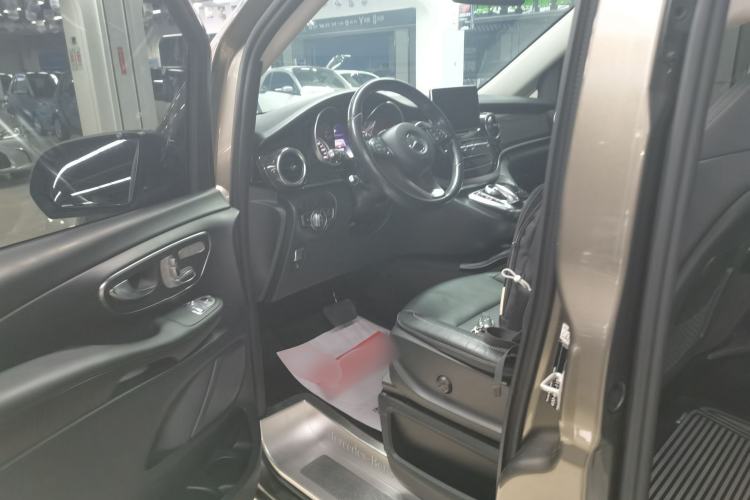 Used Mercedes-Benz V-Class 2017 V 260 Avantgarde Edition Left Front Seat