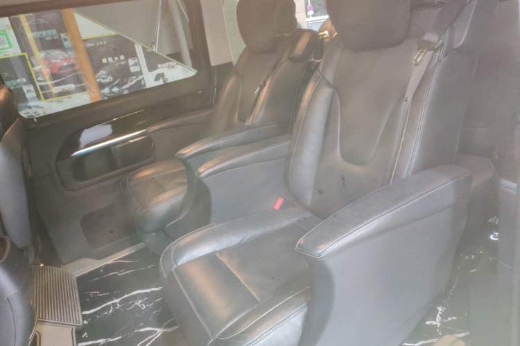 Used Mercedes-Benz V-Class 2017 V 260 L Prestige Extended Edition Left Rear Seat