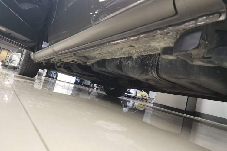 Used Mercedes-Benz V-Class 2017 V 260 Avantgarde Edition Left Side Sill