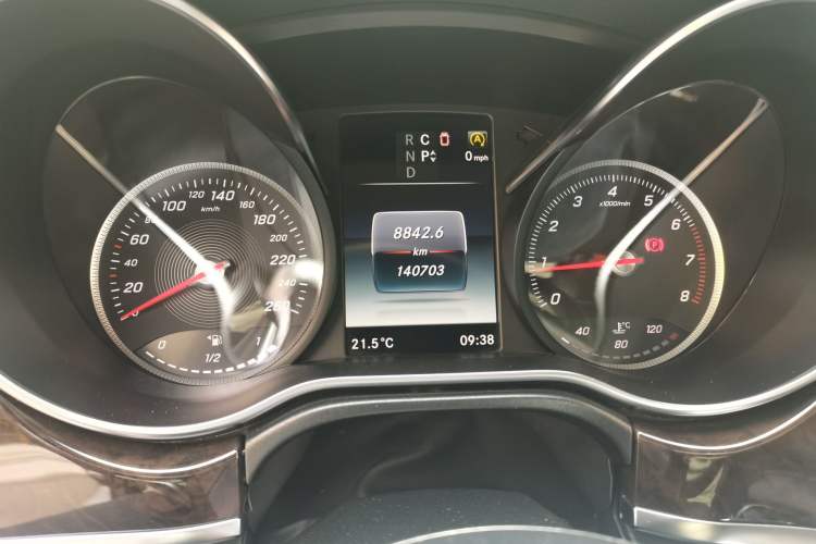 Used Mercedes-Benz V-Class 2017 V 260 L Prestige Extended Edition Odometer Close Up