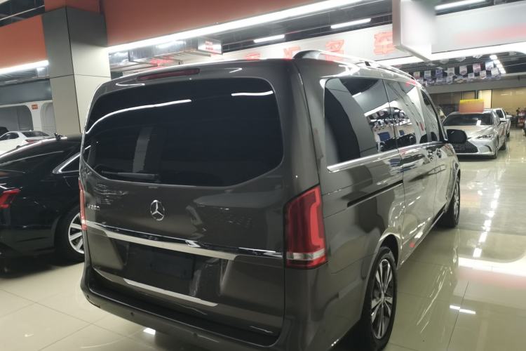 Used Mercedes-Benz V-Class 2017 V 260 Avantgarde Edition Rear Right 45 Deg
