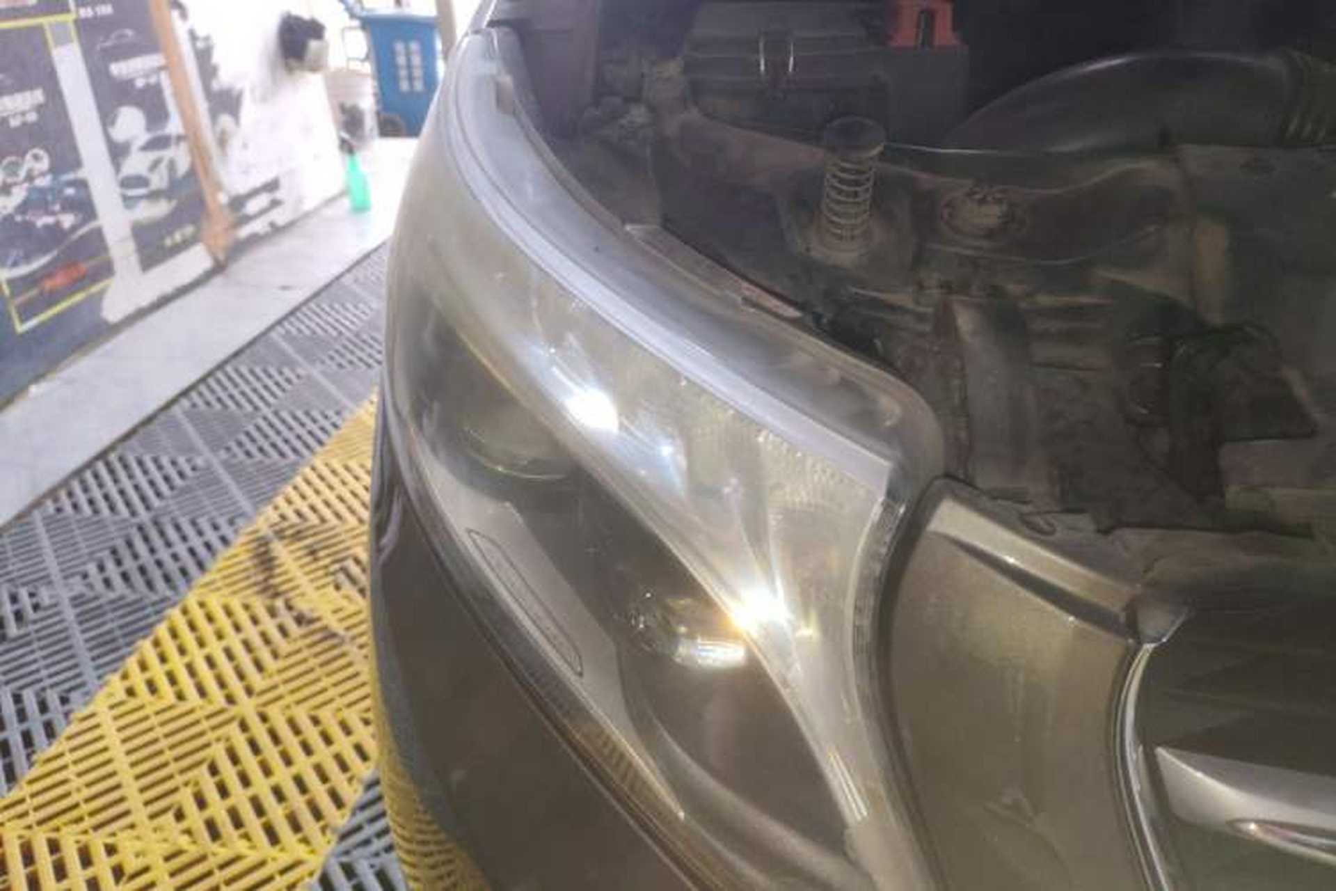 Used Mercedes-Benz V-Class 2017 V 260 L Prestige Extended Edition Right Front Headlight