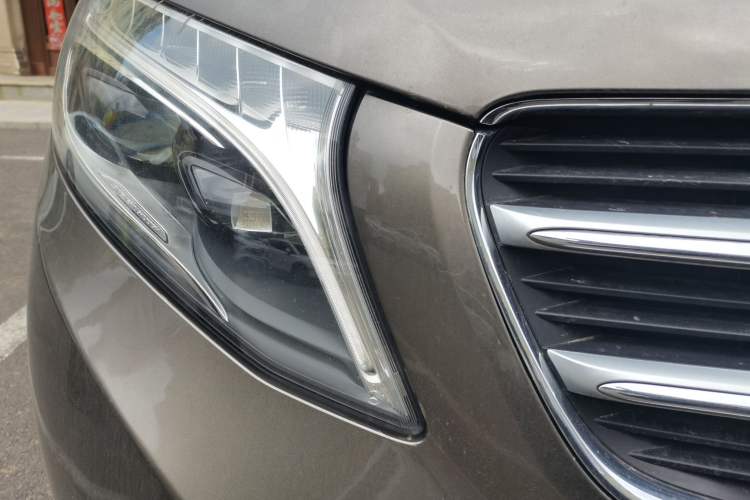 Used Mercedes-Benz V-Class 2017 V 260 L Prestige Extended Edition Right Front Headlight