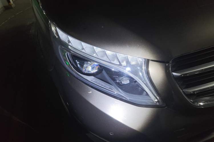 Used Mercedes-Benz V-Class 2017 V 260 L Prestige Extended Edition Right Front Headlight