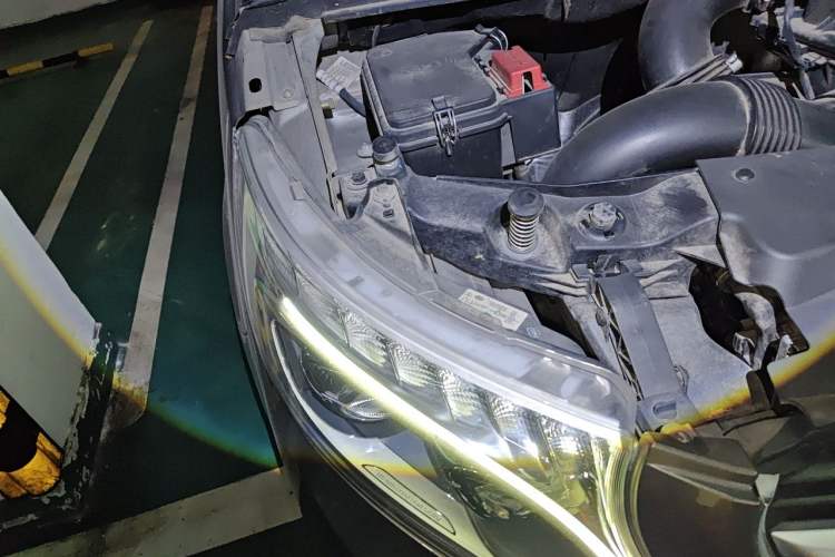 Used Mercedes-Benz V-Class 2017 V 260 Prestige Edition Right Front Headlight