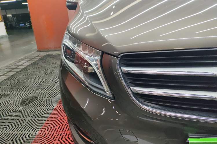 Used Mercedes-Benz V-Class 2017 V 260 Prestige Edition Right Front Headlight