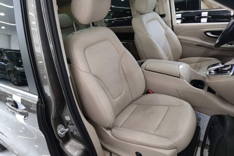 Used Mercedes-Benz V-Class 2017 V 260 L Prestige Extended Edition Right Front Seat