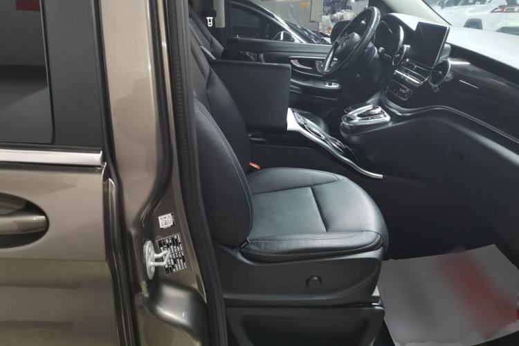 Used Mercedes-Benz V-Class 2017 V 260 Avantgarde Edition Right Front Seat