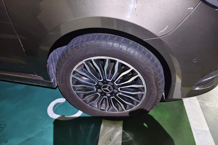 Used Mercedes-Benz V-Class 2017 V 260 Prestige Edition Right Front Wheel Hub