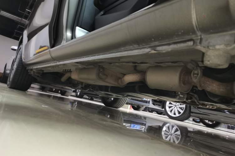 Used Mercedes-Benz V-Class 2017 V 260 Avantgarde Edition Right Side Sill