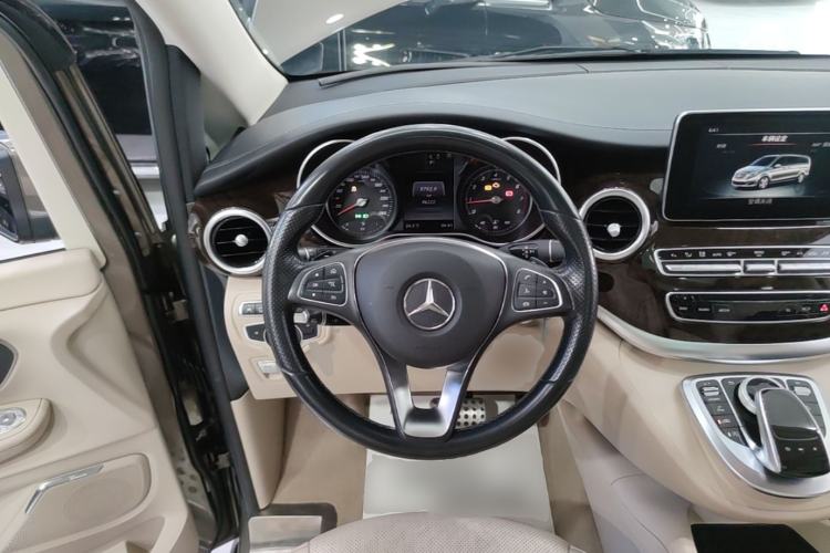 Used Mercedes-Benz V-Class 2017 V 260 L Prestige Extended Edition Steering Wheel