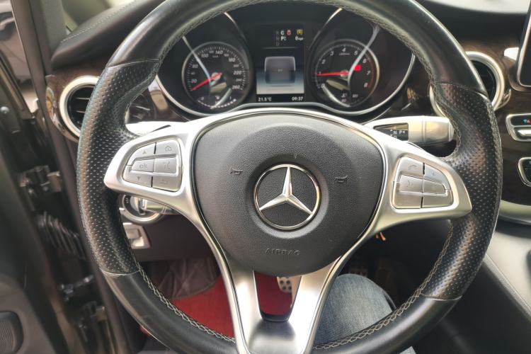 Used Mercedes-Benz V-Class 2017 V 260 L Prestige Extended Edition Steering Wheel