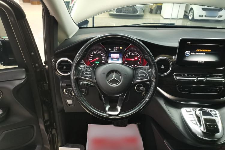 Used Mercedes-Benz V-Class 2017 V 260 Avantgarde Edition Steering Wheel