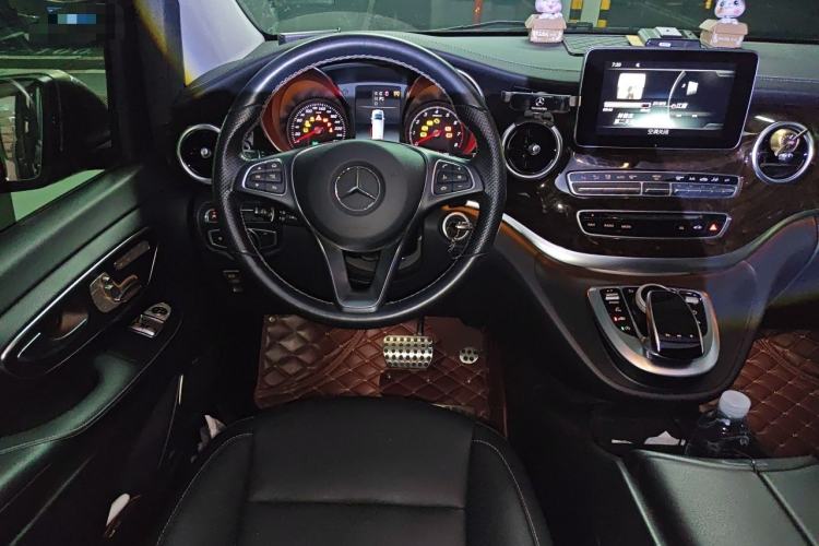 Used Mercedes-Benz V-Class 2017 V 260 Prestige Edition Steering Wheel