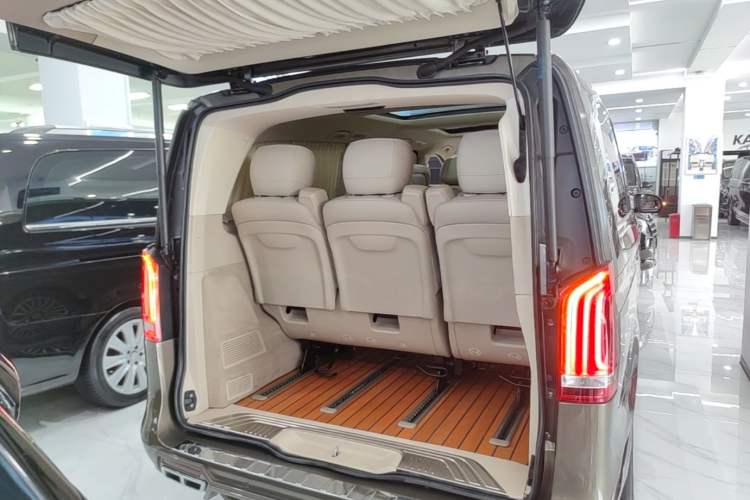 Used Mercedes-Benz V-Class 2017 V 260 L Prestige Extended Edition Trunk