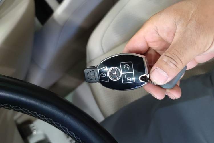Used Mercedes-Benz V-Class 2017 V 260 L Prestige Extended Edition Vehicle Key