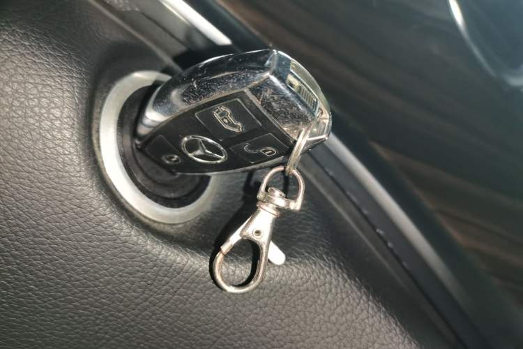 Used Mercedes-Benz V-Class 2017 V 260 Avantgarde Edition Vehicle Key