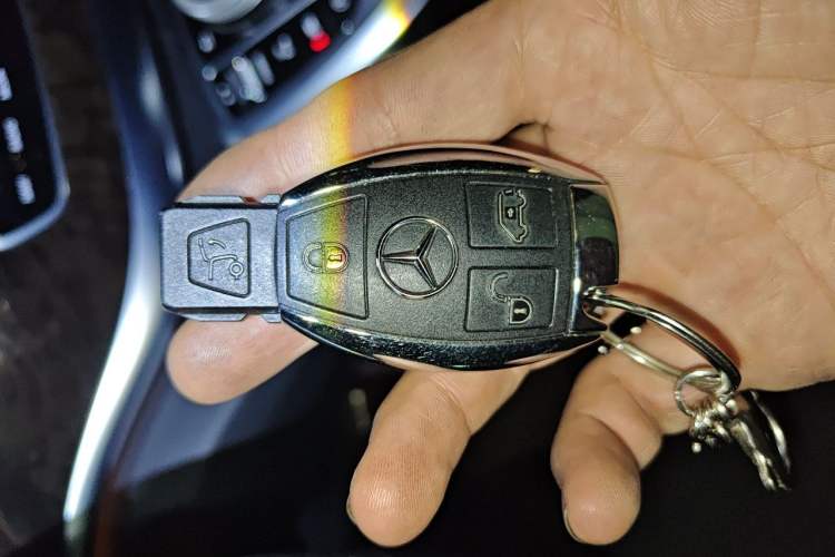 Used Mercedes-Benz V-Class 2017 V 260 Prestige Edition Vehicle Key