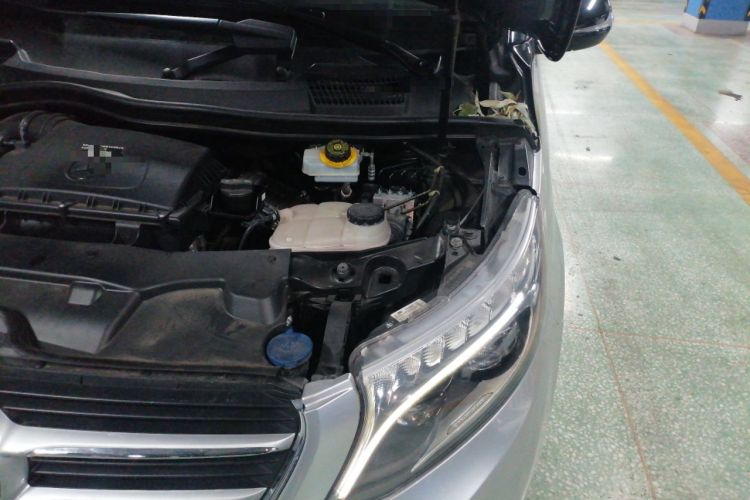 Used Mercedes-Benz V-Class 2017 V 260 Avantgarde Edition Engine Bay Left