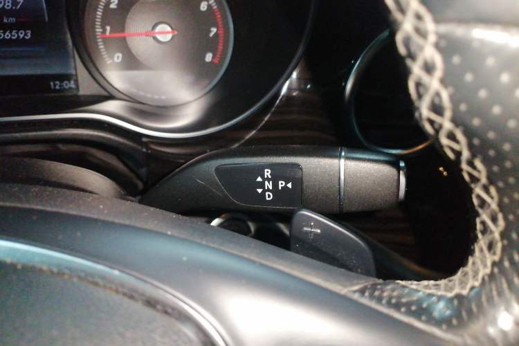 Used Mercedes-Benz V-Class 2017 V 260 Avantgarde Edition Gear Lever