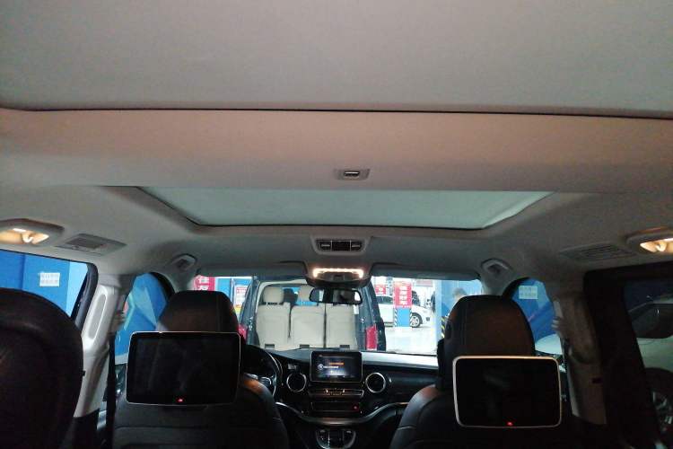 Used Mercedes-Benz V-Class 2017 V 260 Avantgarde Edition Headliner