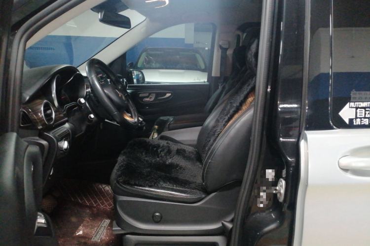 Used Mercedes-Benz V-Class 2017 V 260 Avantgarde Edition Left Front Seat