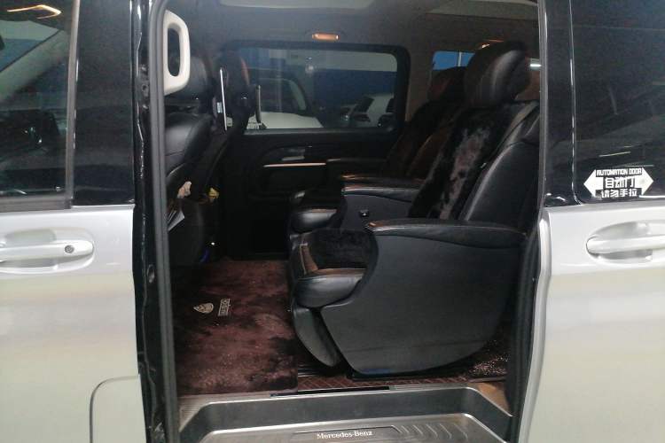 Used Mercedes-Benz V-Class 2017 V 260 Avantgarde Edition Left Rear Seat