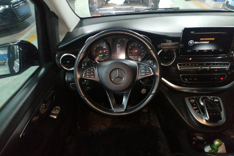 Used Mercedes-Benz V-Class 2017 V 260 Avantgarde Edition Steering Wheel