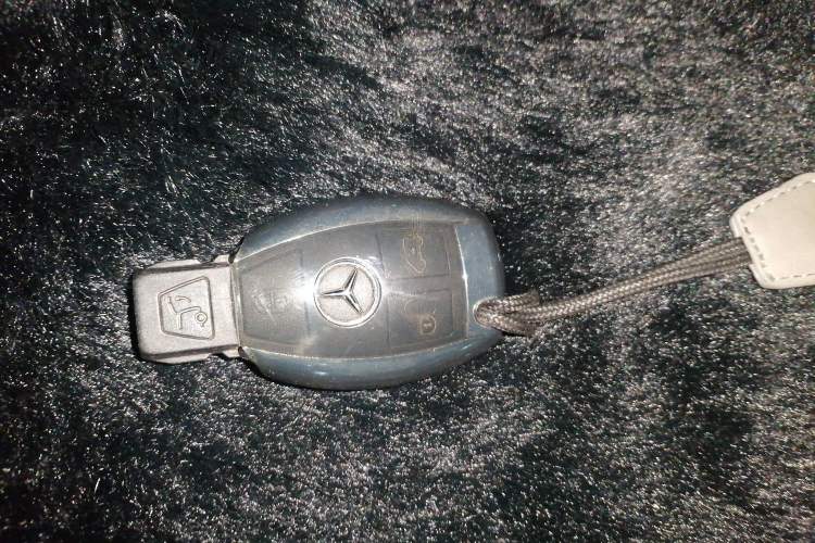 Used Mercedes-Benz V-Class 2017 V 260 Avantgarde Edition Vehicle Key