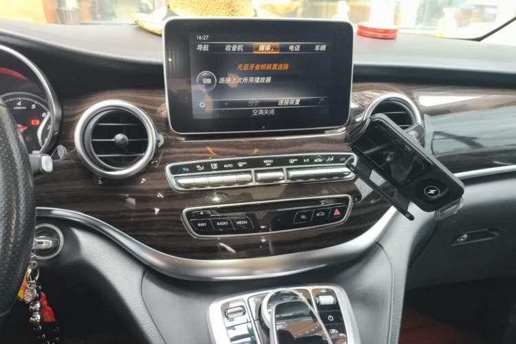 Used Mercedes-Benz V-Class 2017 V 260 Avantgarde Edition Audio And AC Panel